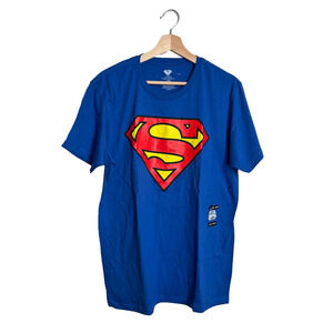 NWT Mens Hot Topic Superman Classic Logo T-Shirt Large
